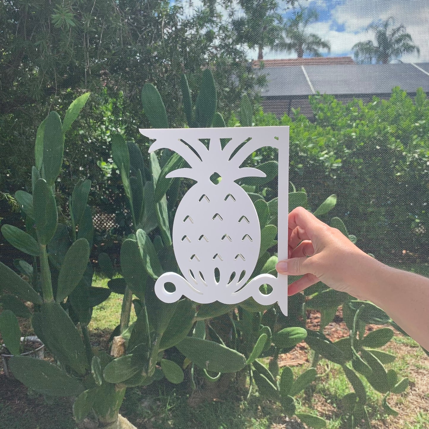 Mailbox Bracket - Pineapple - Small 7" x 9"