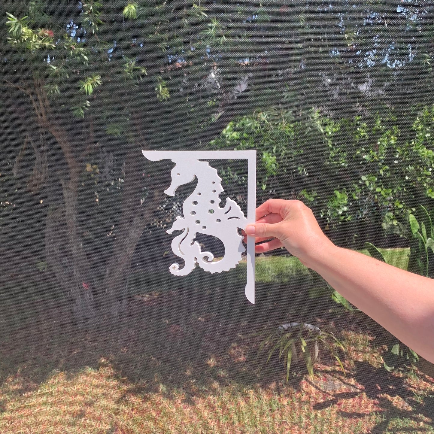 Mailbox Bracket - Seahorse with Baby - Small 7" x 9"