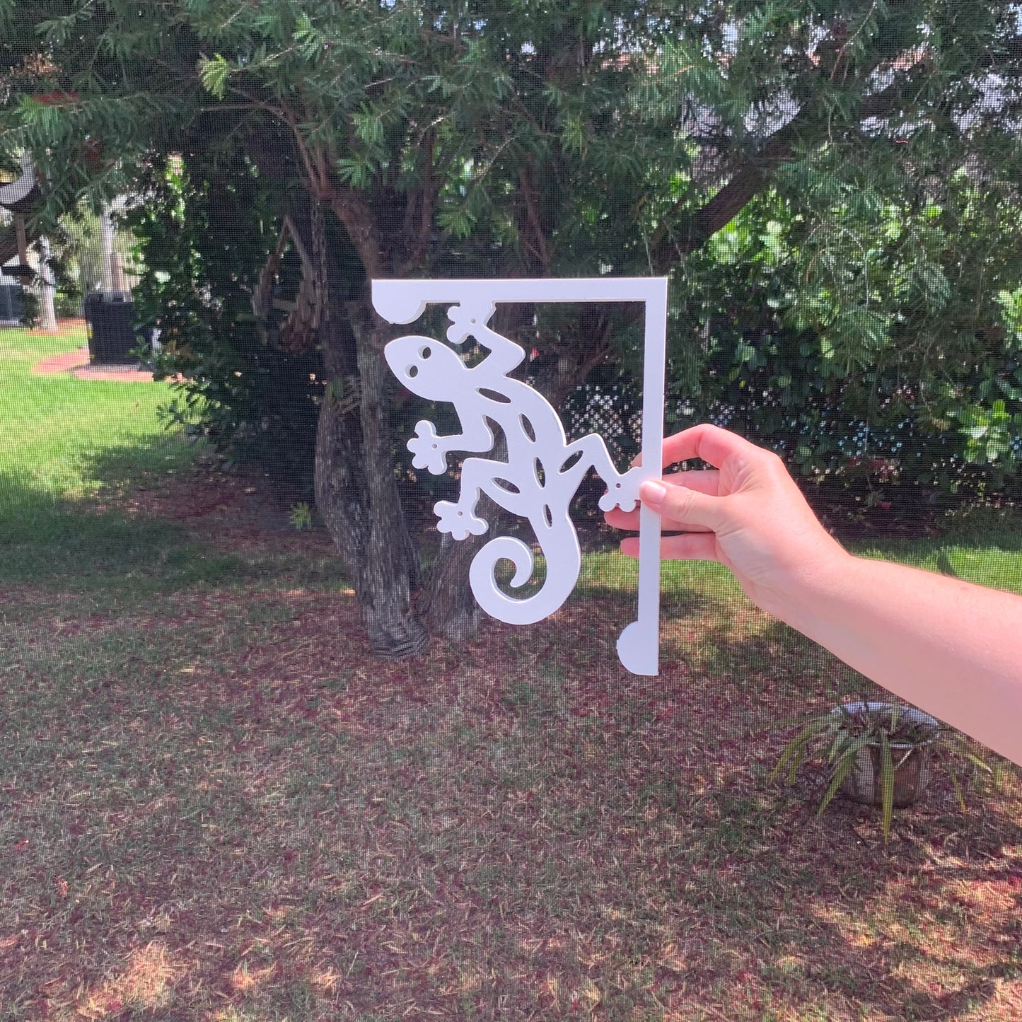 Mailbox Bracket - Gecko - Small 7" x 9"