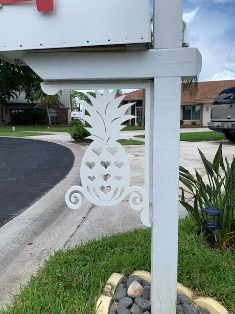 Mailbox Bracket - Pineapple Heart - Large 16" x21"