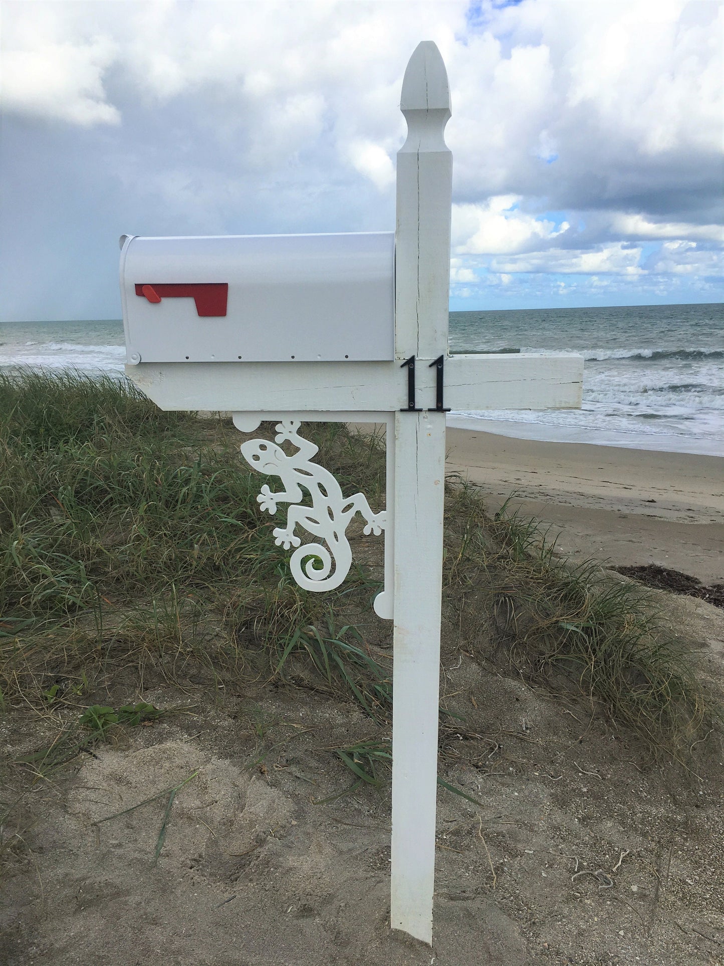 Mailbox Bracket - Gecko - Medium 12" x 16"
