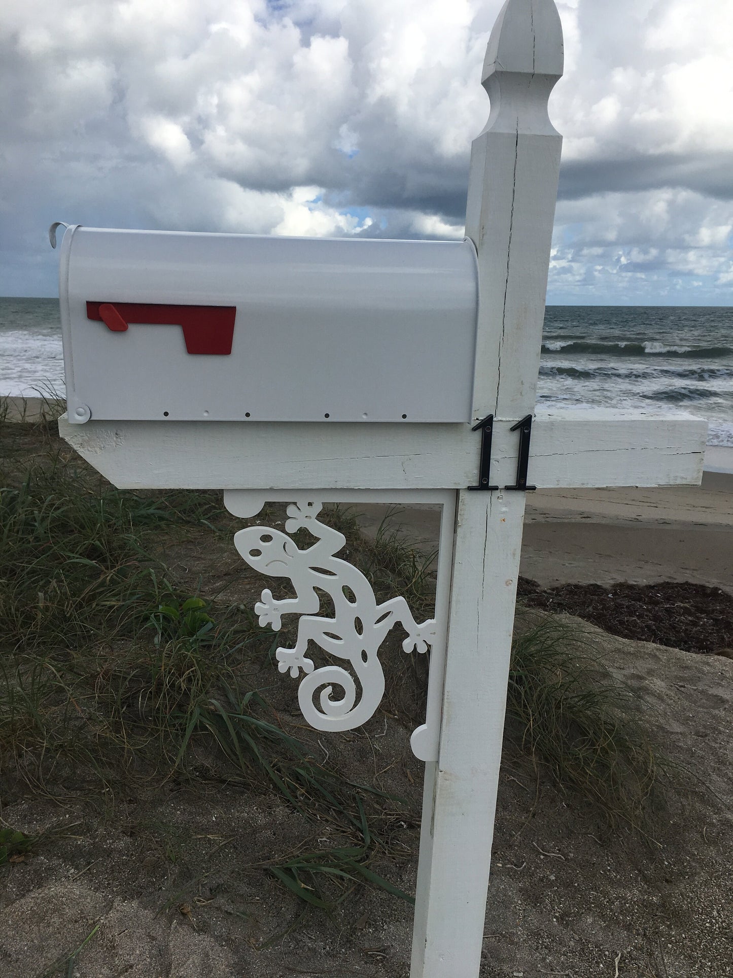 Mailbox Bracket - Gecko - Medium 12" x 16"