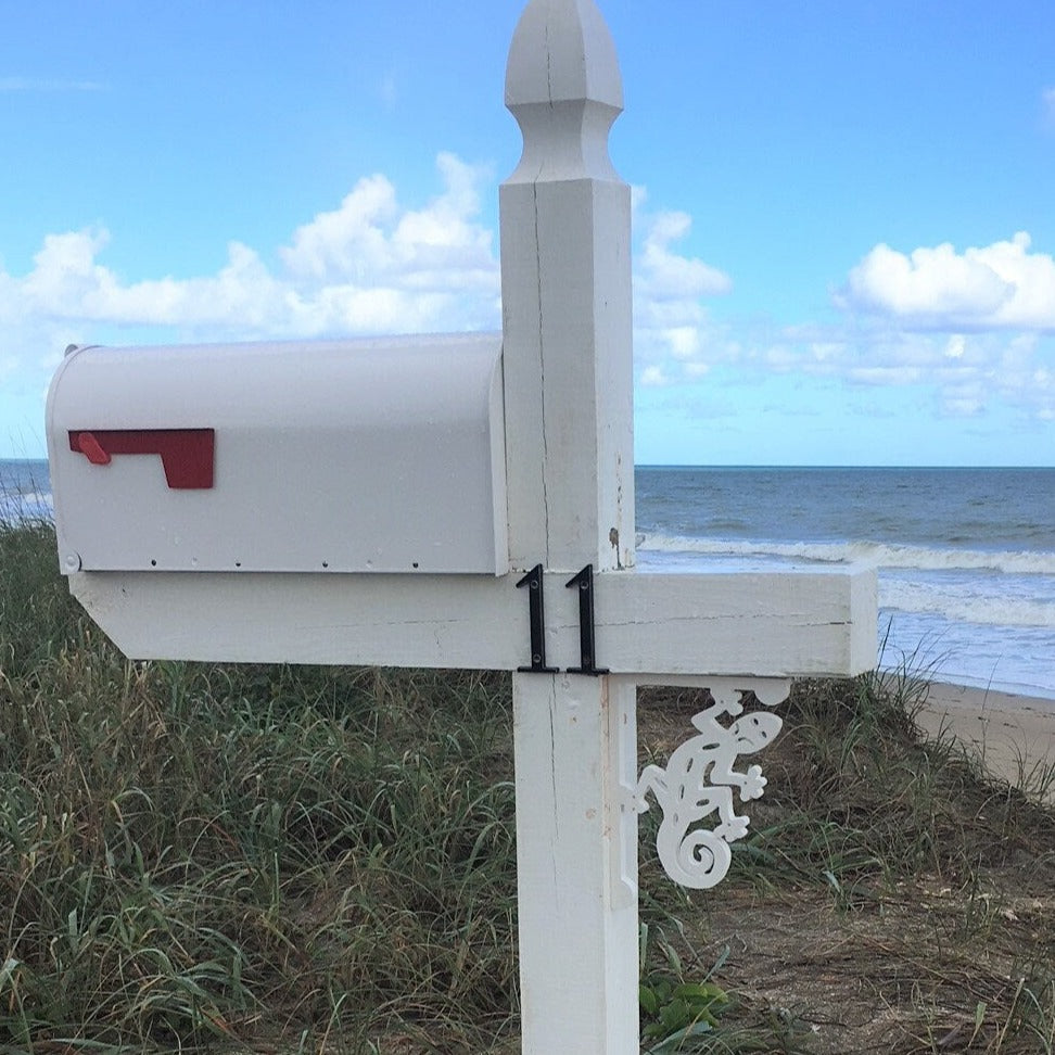 Mailbox Bracket - Gecko - Small 7" x 9"