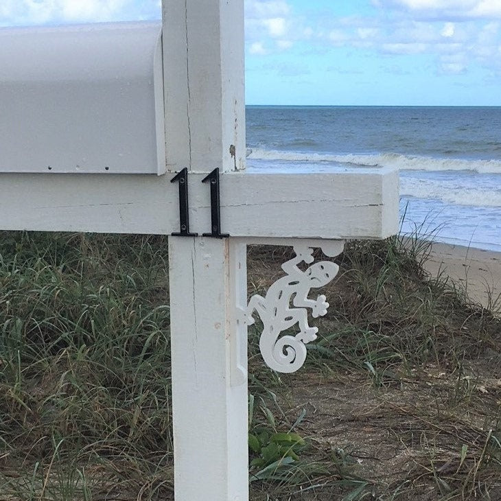 Mailbox Bracket - Gecko - Small 7" x 9"