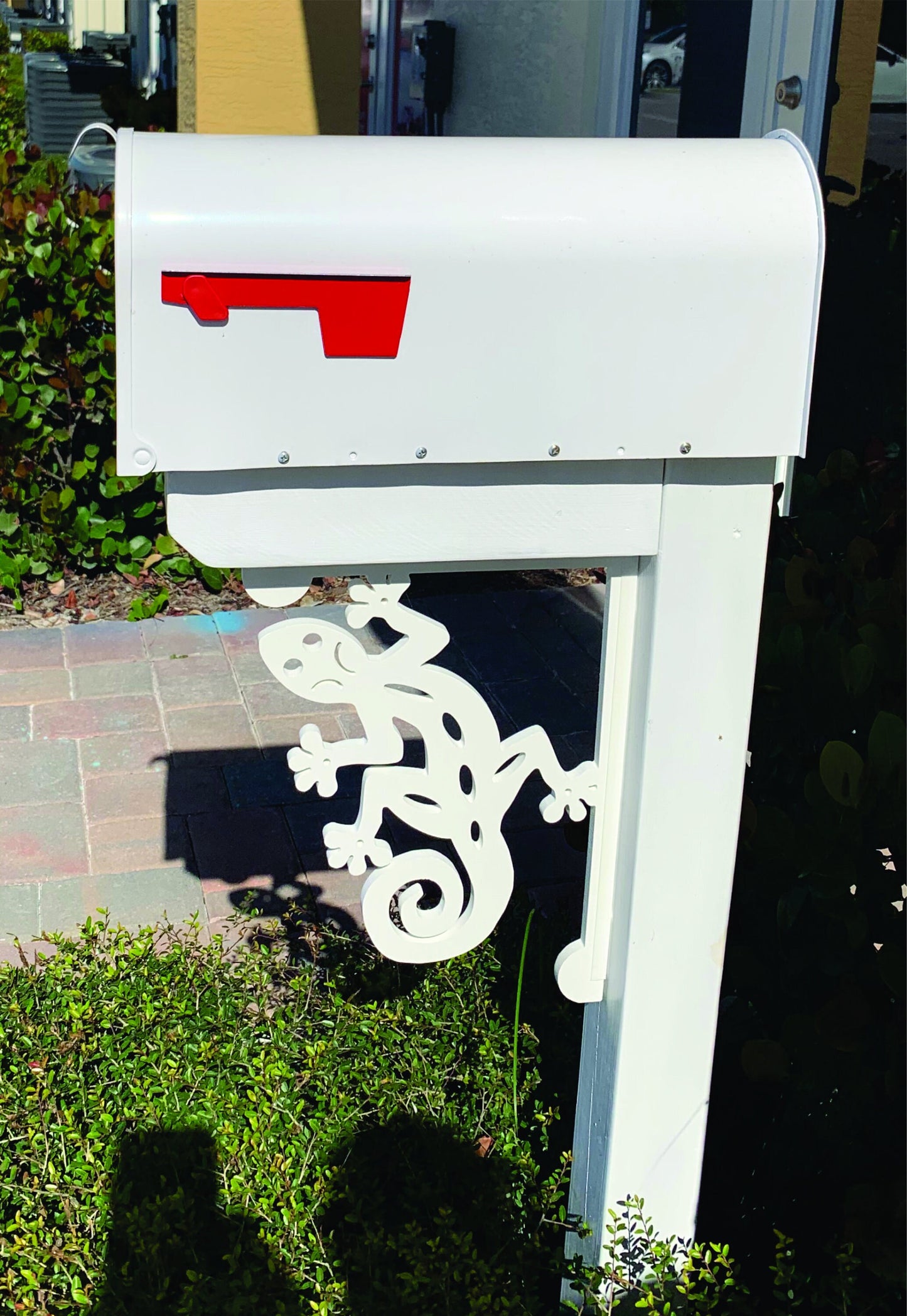 Mailbox Bracket - Gecko - Medium 12" x 16"