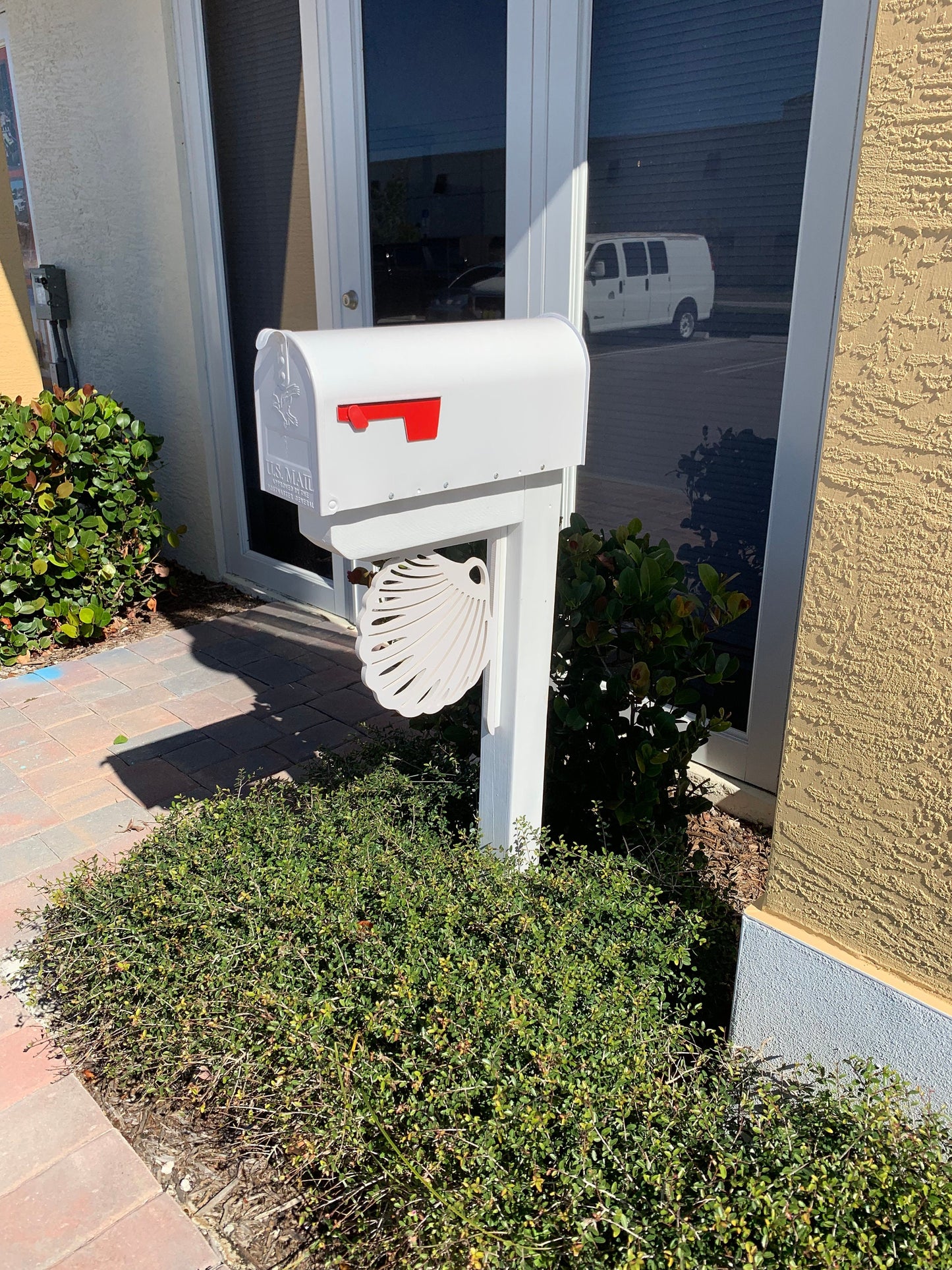 Mailbox Bracket - Seashell - Medium 12" x 16"